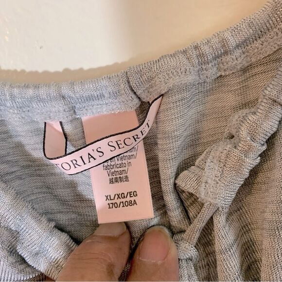 Victoria’s Secret Pajama Top Gray Adj Spaghetti Straps Sz XL Gorgeous - Picture 2 of 3